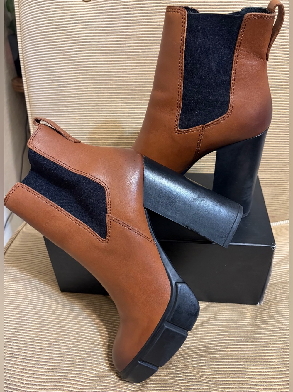 Steve Madden Revised Platform Ankle Bootie in Cognac- Size 7.5
